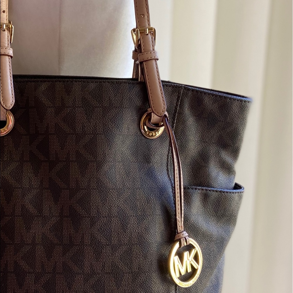 Michael Kors Jet Set signature shoulder bag